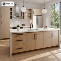 Meuble de cuisine moderne avec portes en bois massif, aménagement en îlot, dimensions personnalisées, boîtes en panneaux mélaminés et tiroirs à fermeture amortie