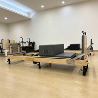 Lit de Pilates pliable en chêne et érable, appareil d'entraînement professionnel portable en alliage d'aluminium pour le yoga et le renforcement musculaire, idéal pour les entraîneurs personnels