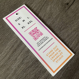 Nouveau produit en promotion : Étiquettes suspendues imprimées numériquement, laminées, gaufrées/découpées, cartes d'étiquettes colorées pour cadeaux de Noël - Product Image 4