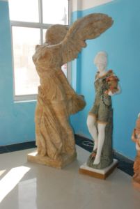 Nouveau Design Beige Marbre Victoire Déesse Statue Classique Marbre Oeuvre Artisanale <span class=keywords><strong>Victoria</strong></span> Déesse Statue Sculpture - Product Image 4