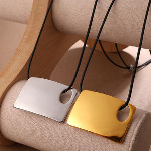 Collar de Cuero Negro Vintage Hecho a Mano Lincy, Collar con Dije de Aro de Acero Inoxidable 316l, Colgante con Anillo en O Chapado en Oro de 18k - Product Image 4