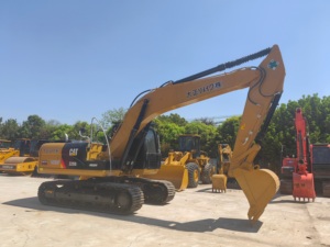 Excavatrice hydraulique CAT 320D2 d'occasion à faible usure, équipement d'origine japonais pour l'excavation de roches en carrière et le développement de chantiers - Product Image 2