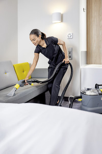 Aspirateur domestique Karcher Puzzi 10/1 pour le nettoyage des canapés et des lits, idéal pour les animaux domestiques, aspirateur portable - Product Image 5