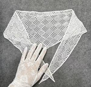 Pañuelo triangular de encaje al por mayor, estilo coreano, retro francés, de seda blanca, accesorio para cinturón, falda o capas. - Product Image 2