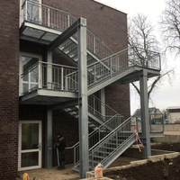Escalier extérieur en acier galvanisé facile à installer avec marches antidérapantes en acier grillagé