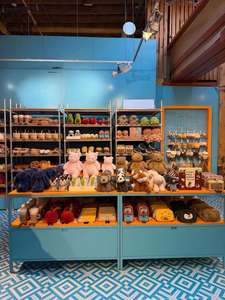 Vitrina de Exhibición para Tienda de Juguetes, Diseño Ecológico, Duradero y Personalizado, con Iluminación LED para Diseño y Equipamiento de Tiendas Llave en Mano - Product Image 4