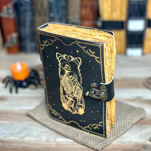 Diario de Tarot de Cuero Estampado con Diseño de Esqueletos Enamorados, Mini Libro de Hechizos de Brujería Ecológico, Planificador, Cubierta de Lápiz Grabada, Regalo de Diario Gótico - Product Image 2