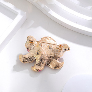Broche de Peônia Esmaltado Branco elegante colorido Broches de Peônia Comuns Pinos Acessórios de Roupas para Senhoras - Product Image 5