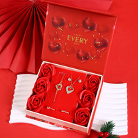 Coffret cadeau montre, collier en acier inoxydable, boîte cadeau en forme de cœur, cadeau pour maman, petite amie, meilleure amie, Saint-Valentin, Noël