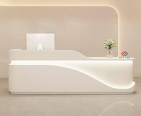 Comptoir de réception en marbre moderne haut de gamme pour salon de beauté, comptoir de réception incurvé en acrylique et marbre moderne