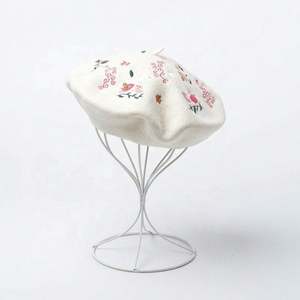 Béret décontracté brodé pour femme automne-hiver, nouveau béret en laine motif oiseaux et fleurs avec broderie personnalisée pour le sport, les fêtes et la pêche - Product Image 2