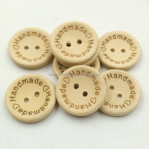 Xuất khẩu áo phụ kiện may mặc 25mm nút tròn tự nhiên 2 lỗ khắc laser tình yêu nút gỗ lớn - Product Image 2