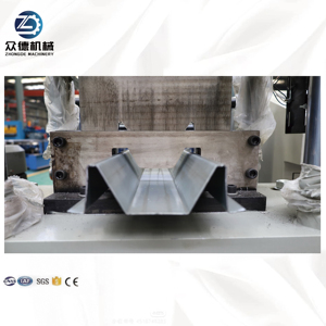 Machine de formage de gouttières portables de haute qualité pour eaux pluviales, type M, pour la fabrication de canaux de gouttières - Product Image 2