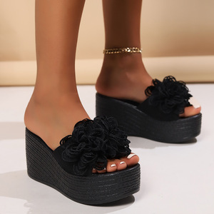 Sandales à Talons Fleur Rouge pour <span class=keywords><strong>Femme</strong></span> 2025, Nouveaux Tongs Grande Taille <span class=keywords><strong>avec</strong></span> Fonction Lumineuse Douce, Chaussons de Plage pour Été et Printemps - Product Image 1