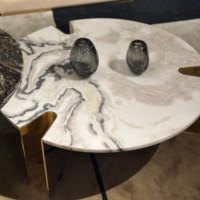 Table basse de luxe en marbre italien avec design moderne en métal, couleur personnalisée de haute qualité pour salon, bar à domicile et décoration de villa