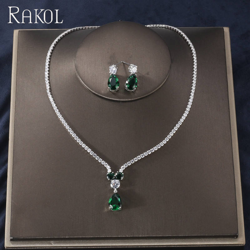 สีเขียว