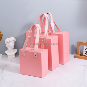 Scatole e Borse Personalizzate in Cartone all'Ingrosso con Manico, Materiali Riciclati, Logo Personalizzato per Regali - Product Image 4