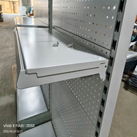 Étagère de présentation en métal réglable pour magasin de détail, supermarché, avec panneau arrière perforé