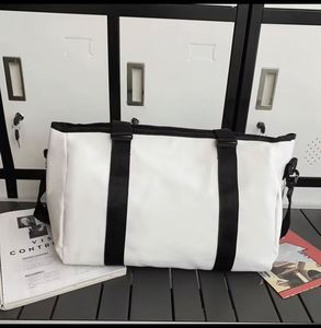 Bolsos de mano personalizados al por mayor para mujer con logo, bandoleras, bolsos de tenis personalizados, bolsos deportivos acolchados para pelotas, bolsos acolchados para pickleball. - Product Image 3
