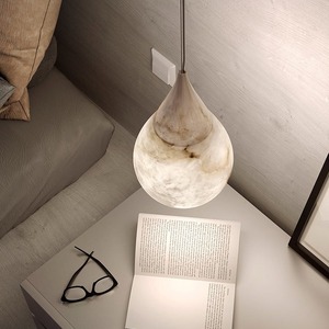 Camera da Letto dal Design Minimalista AB con Lampada a Sospensione Singola e Marmo Importato - Product Image 2
