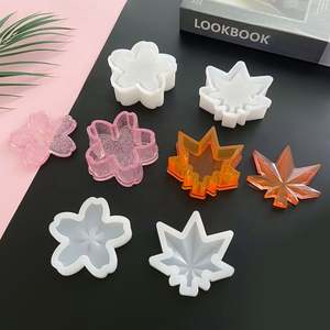 แม่พิมพ์ซิลิโคนเกรดอาหารรูปทรงเรขาคณิต ราคาโรงงาน สำหรับทำภาชนะตกแต่งน่ารักสีขาว ใช้กับอีพ็อกซี่ 5 ชิ้น อุปกรณ์ทำขนม - Product Image 5