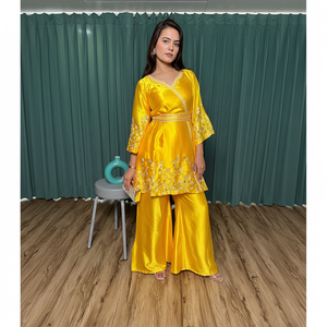 Conjunto elegante de ropa de fiesta para mujer con hilo y secuencia de trabajo - Product Image 1