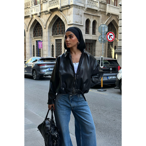 Chaqueta de piel de oveja negra extragrande para mujer, acolchada, con flecos y decoraciones de plumas, con capucha, de spandex, personalizada para primavera y otoño - Product Image 3