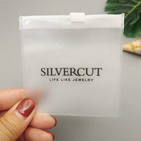 Emballages personnalisés pour bijoux, sacs en plastique avec logos, pochette à bijoux en PVC transparent/givré, petit sac à fermeture éclair pour grandes boucles d'oreilles