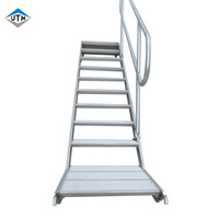 Plateforme d'échafaudage en aluminium avec escalier à marches et main courante de sécurité