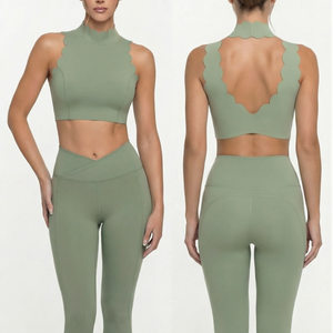 Conjunto de yoga de dos piezas verde sólido: leggings de cintura alta y top corto de cuello alto sin costuras con espalda descubierta para entrenamiento - Product Image 1