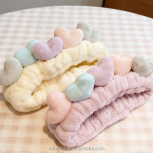 Fascia per Capelli Elastica in Morbido Pile Corallo con Design a Cuore per Bambine, Ideale per Lavare il Viso - Vendita all'Ingrosso - Product Image 2