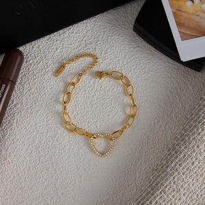 Pulsera de Cadena Dorada con Diseño de Corazón con Pedrería, Unisex, para Uso Diario - Product Image 4