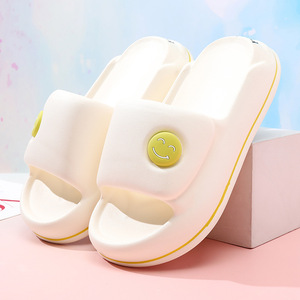 Pantoufles noires pour femmes, semelle EVA à une sangle, antidérapantes, chaussures de plage d'été, design simple et décontracté, taille 35 à 45 - Product Image 4