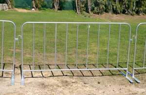 Fabbrica della cina a buon mercato movimento personalizzato in metallo in acciaio inossidabile per la difesa della folla di controllo temporaneo recinzione in ferro cavallo barriera stradale - Product Image 6