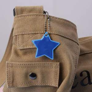 Pendentif étoile réfléchissant KJG07 en PVC, breloque de sécurité extérieure pour la randonnée, le cyclisme et l'utilisation nocturne - Product Image 3