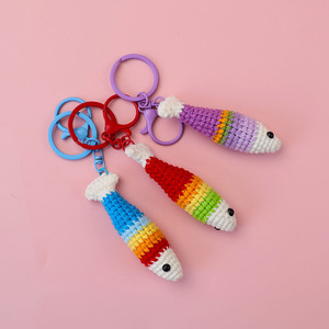 Nouveaux jouets en crochet amigurumi colorés, porte-clés animaux, mini porte-clés en forme de poisson arc-en-ciel tricoté, breloques faites à la main pour étuis d'écouteurs - Product Image 1