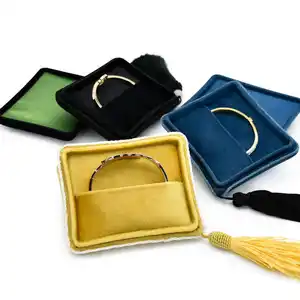 Scatola portagioie da viaggio portatile con ciondolo ad anello, collana con bracciale, portagioie in velluto con nappa