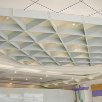 Carreaux de plafond en grille d'aluminium modernes PVC imperméable pour la décoration intérieure du salon, de l'hôtel, grille de plafond en bois également
