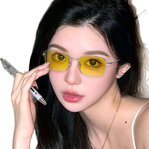 Gafas de Visión Nocturna Fotocromáticas con Marco Metálico Rectangular Plateado, Protección Contra la Luz Azul y la Radiación, Marco Completo para Conducir - Product Image 1