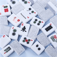 Ensemble de Mahjong Américain Premium Portable Doré Scintillant en Acrylique et Résine Double Couche pour 4 Joueurs – Idéal pour les Soirées Familiales Décontractées