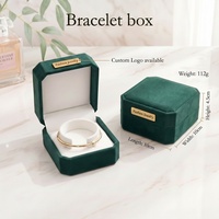 Coffret à bijoux octogonal en velours vert foncé, boîte de présentation multi-tailles avec logo métallique personnalisé pour bague, collier, bracelet, pendentif