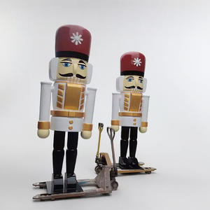 Statue de soldat <span class=keywords><strong>casse</strong></span>-<span class=keywords><strong>noisette</strong></span> grandeur nature en fibre de verre blanc modèle écologique peint à la main <span class=keywords><strong>personnage</strong></span> de télévision et de film - Product Image 4