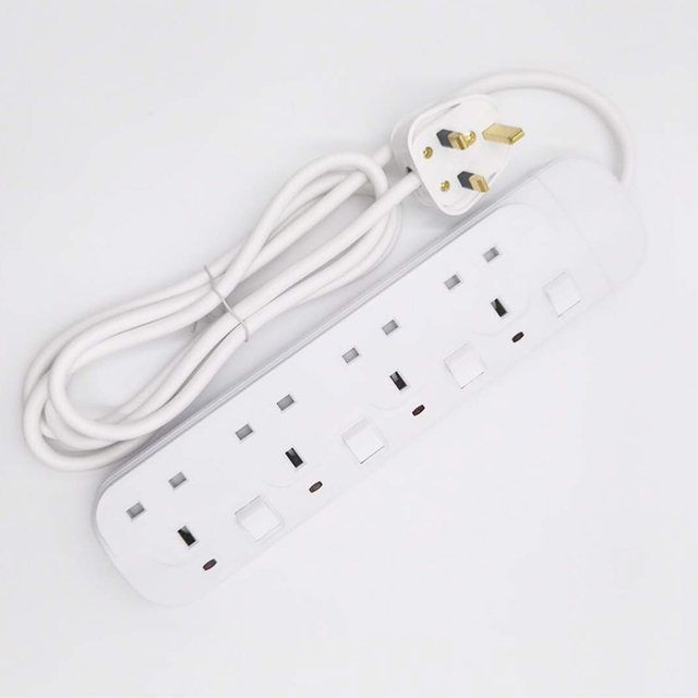 Hot Selling New Style 13A Universal Standing Copper 5 5m Child Safety Shutter Independent Switch Light Power Extension Socket CE