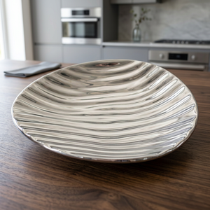 Plateau de fête rond en aluminium de luxe avec motif en forme de cœur, compatible micro-ondes et léger - Product Image 3