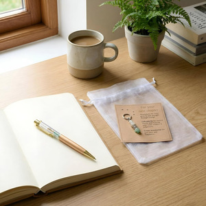 Set de <span class=keywords><strong>Regalo</strong></span> de Bolígrafo y Llavero Hechos a Mano con Piedras Naturales Trituradas: Piedra Lunar, Labradorita, Aventurina Verde, Cristal, Oro/Plata - Product Image 2