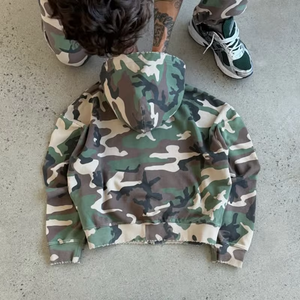 Sudadera con capucha y cremallera de camuflaje para hombre OEM, estilo urbano, con borde sin rematar. - Product Image 2