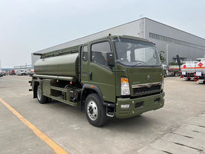 Personnalisation de l'exportation HOWO 4X2 RHD Driver 8000 litres <span class=keywords><strong>camion</strong></span>-<span class=keywords><strong>citerne</strong></span> de carburant avec 4 compartiments deux distributeurs de ravitaillement - Product Image 2