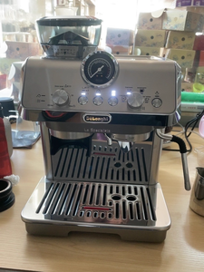 EC9555 Máquina de Café Italiana Integrada para Molienda en Frío - Cafetera Semiautomática Comercial Pequeña - Product Image 5