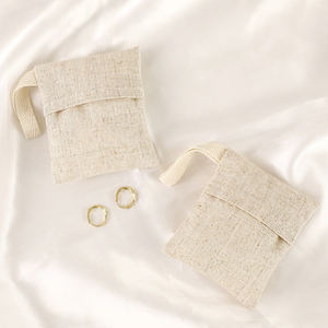 Sac carré en coton personnalisé avec cordon de serrage, logo et couleur sur mesure - Pochette élégante pour petits bijoux et lunettes de soleil, idéale pour l'emballage cadeau - Product Image 6