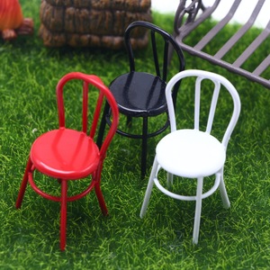 Chaise miniature en fer sculptée à la main, style artisanal, accessoires en métal pour poupées <span class=keywords><strong>BJD</strong></span>, échelle 1:12, accessoires de maison de poupée - Product Image 2